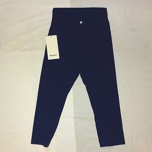 Lululemon NWT size 8 navy crop leggings
